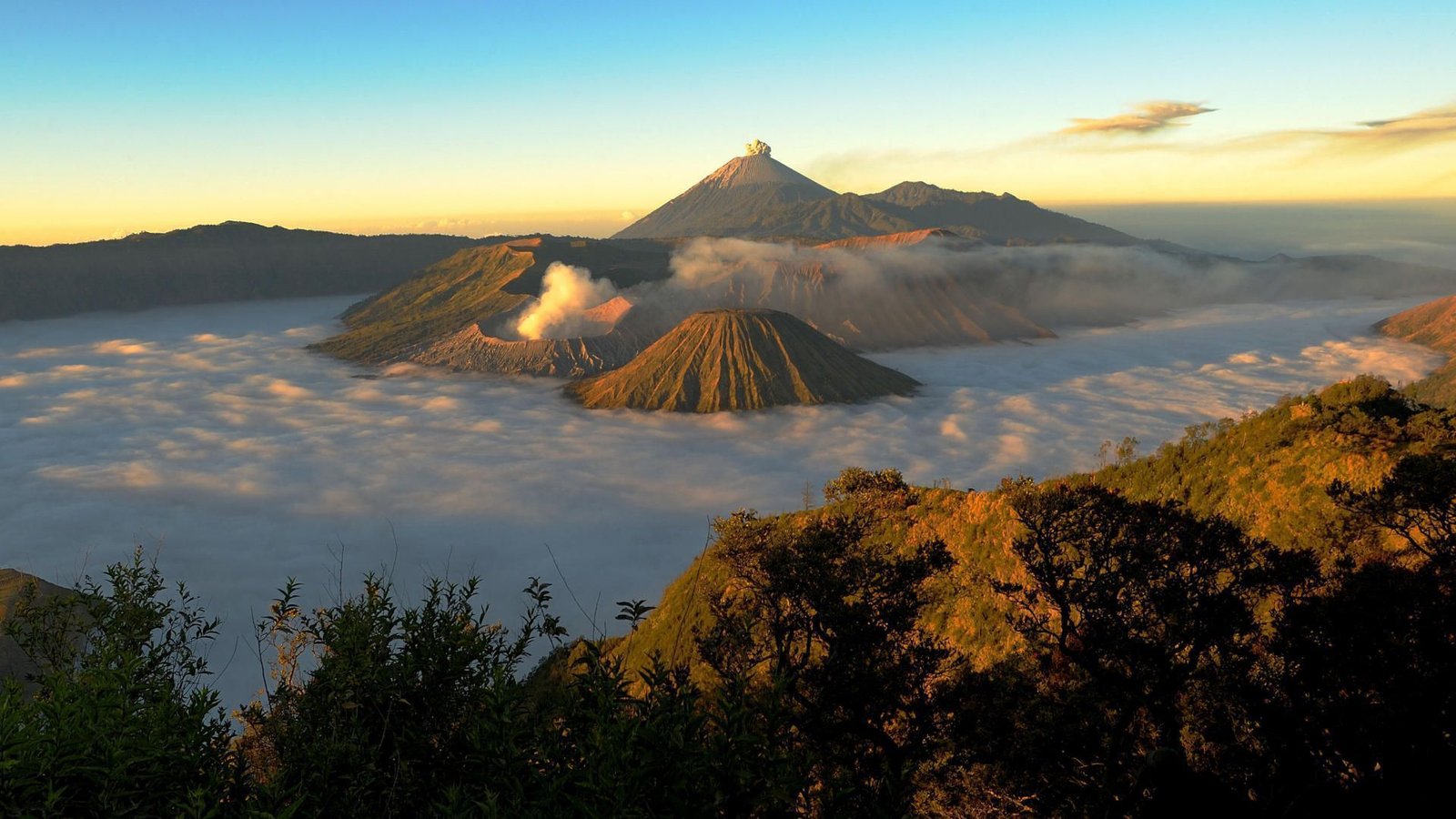 LOVELY BROMO – SEMERU LAVA TOUR