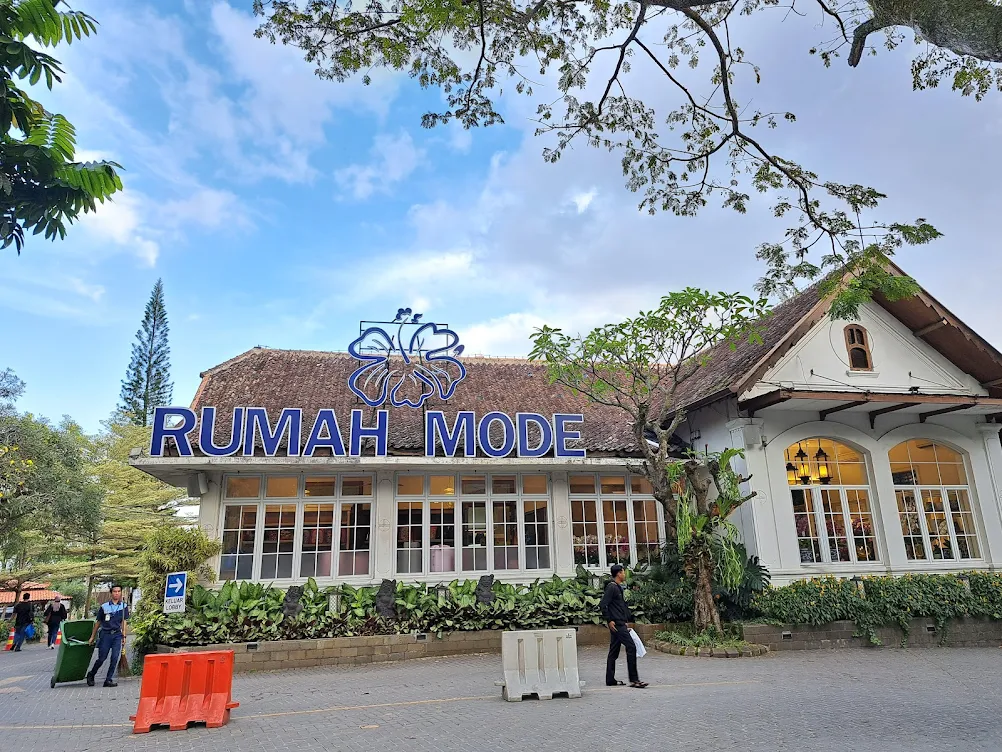 LOVELY BANDUNG UTARA – SHOPPING
